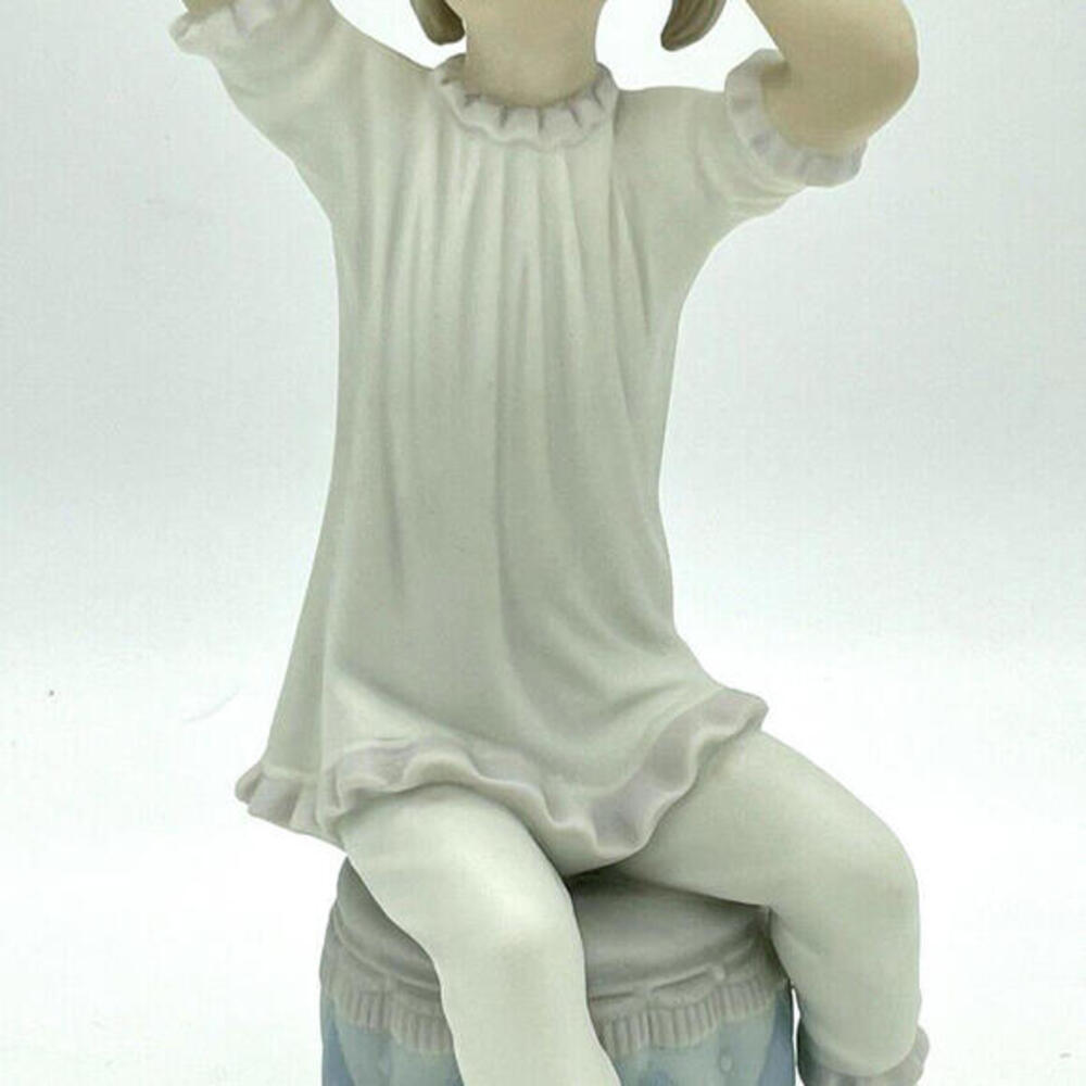 Vintage LLADRO Figurine Girl Shampooing 1148 Retired MATTE 8.75 Inch‎ SPAIN